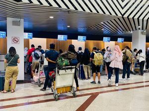 Jumlah Penumpang Pesawat Bandara Juanda Meningkat di Libur Panjang Imlek Jumlah Penumpang Pesawat Bandara Juanda Meningkat di Libur Panjang Imlek
