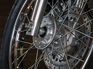 Spoke Wheel (Pelek Jari-jari): Pengertian, Kelebihan, dan Kekurangan Spoke Wheel (Pelek Jari-jari): Pengertian, Kelebihan, dan Kekurangan