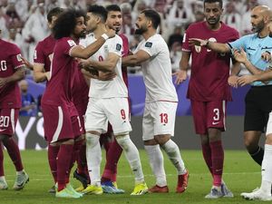 Piala Asia 2023: Saat Pemain Iran Ngamuk, Coba Serang Fans Qatar Piala Asia 2023: Saat Pemain Iran Ngamuk, Coba Serang Fans Qatar