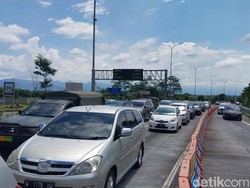 Long Weekend, Volume Kendaraan di Exit Tol Singosari Meningkat