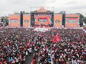 Warga Banyuwangi Tumpah Ruah Hadiri Kampanye Akbar Ganjar-Mahfud