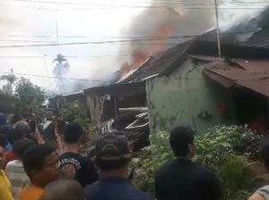 8 Rumah Kawasan Asrama TNI AD di Medan Terbakar