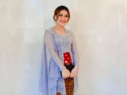 Perdana Naik Pesawat First Class, Ayu Ting Ting: Kayak Kos-kosan