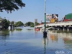 Evakuasi Warga Korban Banjir di 2 Desa Demak Terkendala Arus Deras