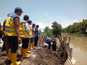 Tanggul Permanen Akan Dibangun di Kali Plalangan Lamongan Antisipasi Jebol Lagi Tanggul Permanen Akan Dibangun di Kali Plalangan Lamongan Antisipasi Jebol Lagi
