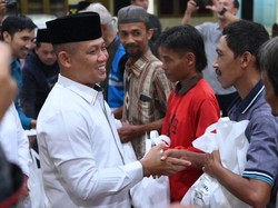 Peringati HPN, Bupati Kebumen Beri Hadiah Uang Tunai ke Loper Koran