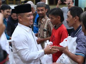 Peringati HPN, Bupati Kebumen Beri Hadiah Uang Tunai ke Loper Koran Peringati HPN, Bupati Kebumen Beri Hadiah Uang Tunai ke Loper Koran