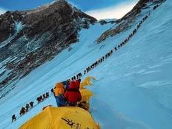 Berton-ton Tinja di Gunung Everest, Bikin Pendaki Sakit