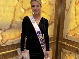 Foto Wanita Baru Melahirkan Jadi Finalis Mrs World, Kontes Sambil Bawa Bayi Foto Wanita Baru Melahirkan Jadi Finalis Mrs World, Kontes Sambil Bawa Bayi