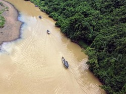 Sulitnya Menuju TPS Ciroyom Sukabumi, Jalanan Ekstrem-Susur Sungai