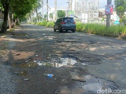 Warga Tagih Janji PUPR Banyuasin Segera Perbaiki Jalan Opi Raya