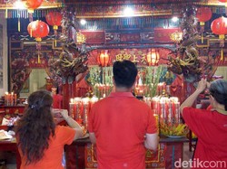 Umat Tri Dharma Tulungagung Sembahyang Tutup Tahun Jelang Imlek