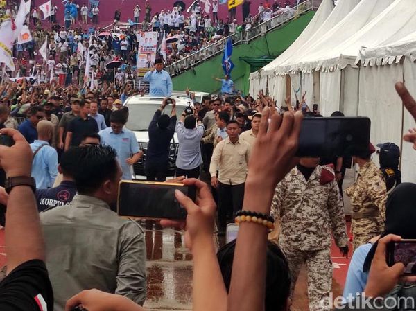 Relawan Prabowo-Gibran Penuhi Stadion Gelora Delta Sidoarjo