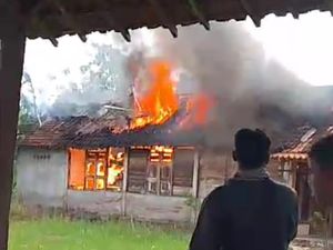 Lupa Matikan Kompor, Rumah di Jiken Blora Ludes Terbakar