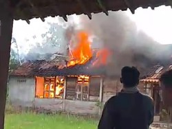 Lupa Matikan Kompor, Rumah di Jiken Blora Ludes Terbakar