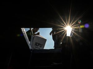 Potret Distribusi Logistik Pemilu dengan Perahu di Kepulauan Seribu