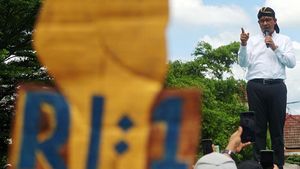 Pakai Blangkon, Anies Kampanye di Tulungagung