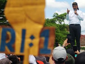 Pakai Blangkon, Anies Kampanye di Tulungagung Pakai Blangkon, Anies Kampanye di Tulungagung