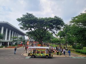 Suasana TMII Ramai Pengunjung