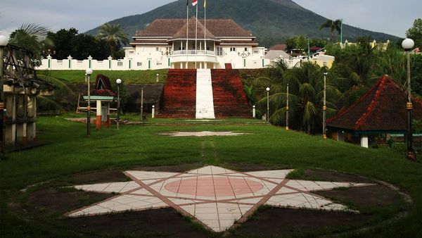 Wajah Baru Kedaton Kesultanan Ternate Setelah Direnovasi