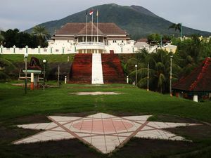 Wajah Baru Kedaton Kesultanan Ternate Setelah Direnovasi Wajah Baru Kedaton Kesultanan Ternate Setelah Direnovasi