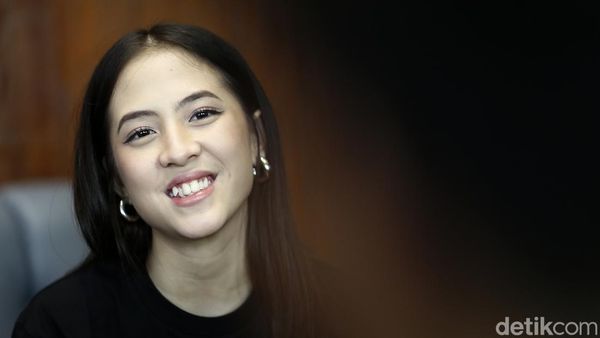 Adhisty Zara yang Makin Dewasa