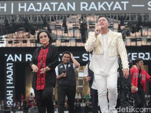 Aksi Megawati Nyanyi dan Joget Bareng Nassar di Kampanye Akbar Semarang Aksi Megawati Nyanyi dan Joget Bareng Nassar di Kampanye Akbar Semarang