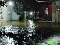 Sungai Tertimbun Material Longsor, Belasan Rumah di Cianjur Terendam Banjir
