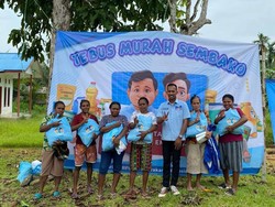 Relawan Gibran Sosialisasikan Program Makan Siang Gratis Paslon 02 di Papua