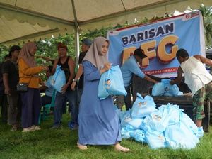 Relawan Gibran & Kelompok Tani Konawe Gelar Tebus Murah 1.000 Paket Sembako