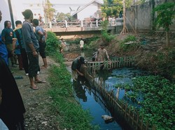 Bhabinkamtibmas Rangkul 12 Eks Napiter Sulap Sungai Jadi Keramba Ikan