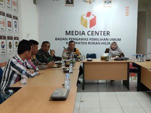 Polres Rohil Siap Bantu Bawaslu Tertibkan APK Pemilu Jelang Masa Tenang Polres Rohil Siap Bantu Bawaslu Tertibkan APK Pemilu Jelang Masa Tenang