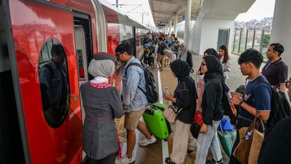 Jumlah Penumpang Kereta Cepat Meningkat Saat Liburan, Begini Potretnya