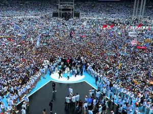 Stadion Utama GBK Dipenuhi Peserta Kampanye Akbar Prabowo-Gibran Stadion Utama GBK Dipenuhi Peserta Kampanye Akbar Prabowo-Gibran