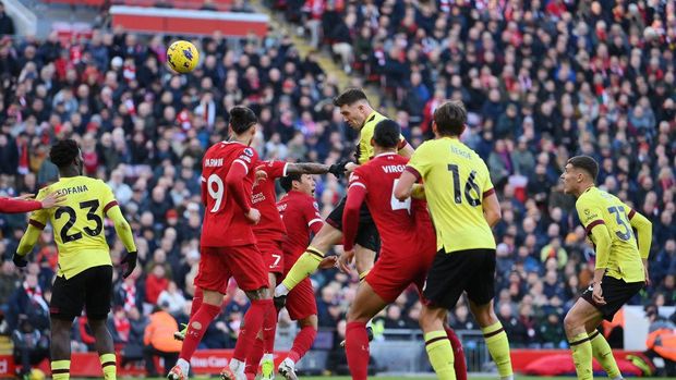 LIVERPOOL, ENGLAND - FEBRUARY 10: Dara O'Shea of Burnley scores his team's first goal during the Premier League match between Liverpool FC and Burnley FC at Anfield on February 10, 2024 in Liverpool, England. (Photo by Justin Setterfield/Getty Images)