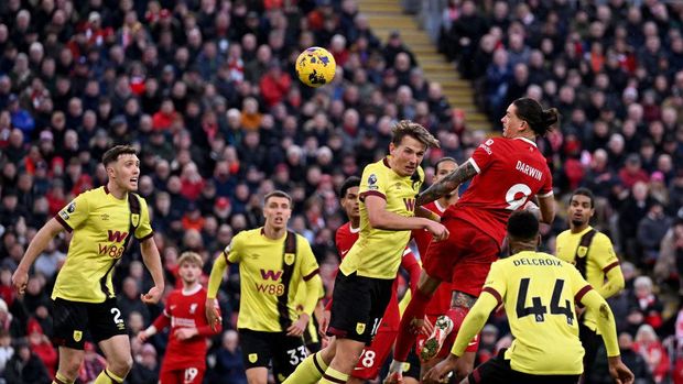 LIVERPOOL, ENGLAND - FEBRUARY 10: (THE SUN OUT, THE SUN ON SUNDAY OUT) Darwin Nunez of Liverpool scoring the third goal making the score 3-1 during the Premier League match between Liverpool FC and Burnley FC at Anfield on February 10, 2024 in Liverpool, England. (Photo by Andrew Powell/Liverpool FC via Getty Images)