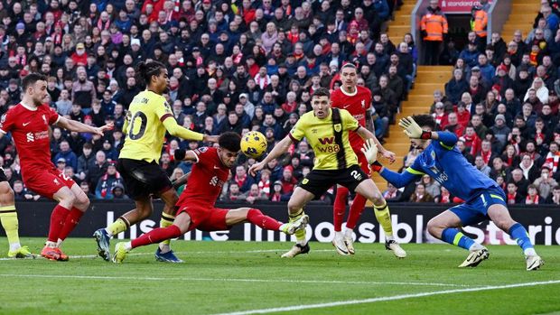 LIVERPOOL, ENGLAND - FEBRUARY 10: (THE SUN OUT, THE SUN ON SUNDAY OUT) Luis Diaz of Liverpool scoring the second goal making the score 2-1 during the Premier League match between Liverpool FC and Burnley FC at Anfield on February 10, 2024 in Liverpool, England. (Photo by John Powell/Liverpool FC via Getty Images)