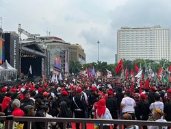 Pendukung Ganjar-Mahfud Padati Lapangan Pancasila Simpang Lima Semarang