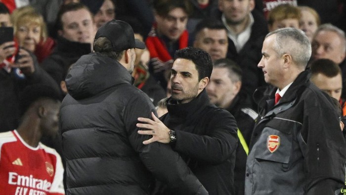 Soccer Football - Premier League - Arsenal v Liverpool - Emirates Stadium, London, Britain - February 4, 2024 Liverpool manager Juergen Klopp and Arsenal manager Mikel Arteta after the match REUTERS/Tony Obrien NO USE WITH UNAUTHORIZED AUDIO, VIDEO, DATA, FIXTURE LISTS, CLUB/LEAGUE LOGOS OR LIVE SERVICES. ONLINE IN-MATCH USE LIMITED TO 45 IMAGES, NO VIDEO EMULATION. NO USE IN BETTING, GAMES OR SINGLE CLUB/LEAGUE/PLAYER PUBLICATIONS.
