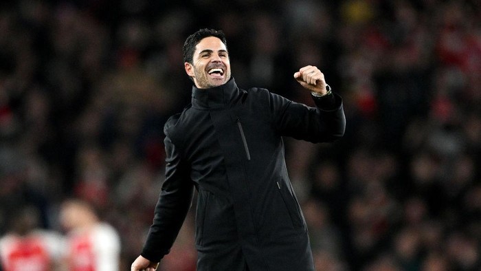 LONDON, ENGLAND - FEBRUARY 04: Mikel Arteta, Manager of Arsenal, celebrates after the teams victory in the Premier League match between Arsenal FC and Liverpool FC at Emirates Stadium on February 04, 2024 in London, England. (Photo by Shaun Botterill/Getty Images)