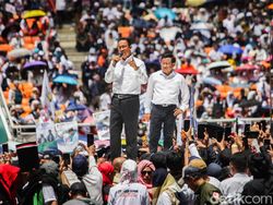 Momen Anies-Cak Imin Bakar Semangat Pendukung di Kampanye Akbar JIS