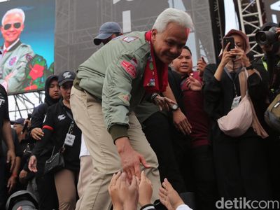 Momen Ganjar-Mahfud Disambut Antusias Pendukung di Semarang