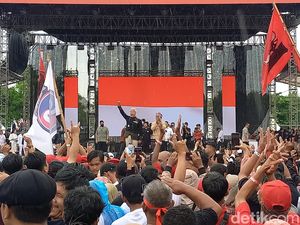 Ganjar di Hajatan Rakyat: Solo Spesial, PDIP Kandangnya di Sini Ganjar di Hajatan Rakyat: Solo Spesial, PDIP Kandangnya di Sini