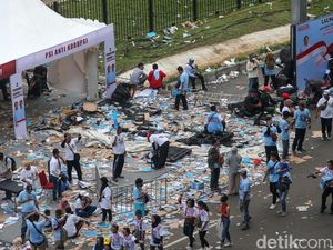 Penampakan Lautan Sampah Usai Lautan Manusia Kampanye Prabowo-Gibran Penampakan Lautan Sampah Usai Lautan Manusia Kampanye Prabowo-Gibran