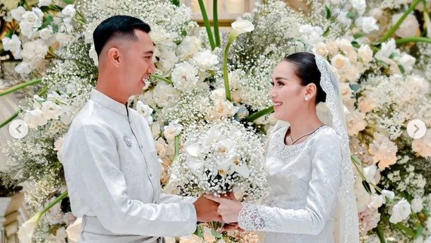 Penampilan Ayu Ting Ting saat tunangan