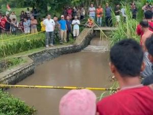 Mayat Perempuan Bugil di Mojokerto Ternyata Korban Hanyut di Sungai Banyak Mayat Perempuan Bugil di Mojokerto Ternyata Korban Hanyut di Sungai Banyak