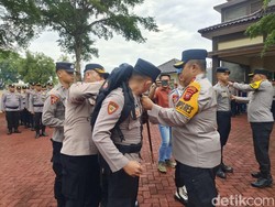 Bekal untuk Para Polisi di Pangandaran Saat Jaga TPS