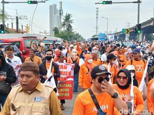 Kawasan Sunter Menuju JIS Macet Total, Massa AMIN Jalan Kaki Kawasan Sunter Menuju JIS Macet Total, Massa AMIN Jalan Kaki