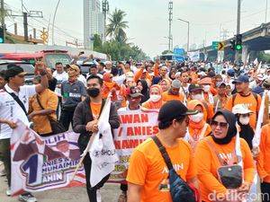 Potret Massa AMIN Long March dari Ancol ke JIS Potret Massa AMIN Long March dari Ancol ke JIS