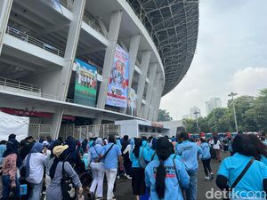 Pendukung Prabowo-Gibran Mulai Padati GBK Jelang Kampanye Akbar